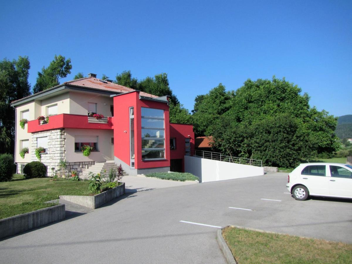 Bed and Breakfast Pod Orehi Postojna Exterior foto