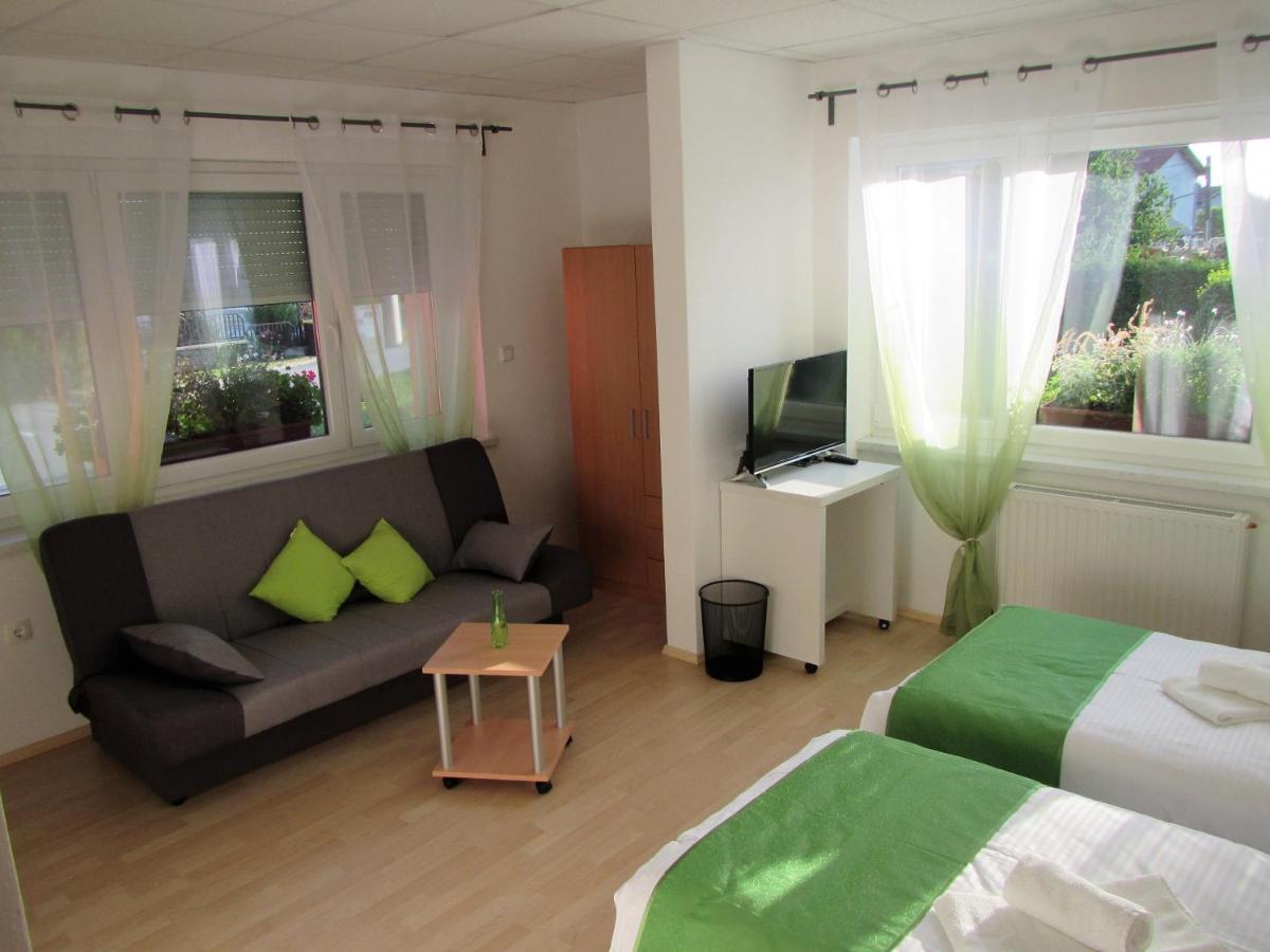 Bed and Breakfast Pod Orehi Postojna Exterior foto