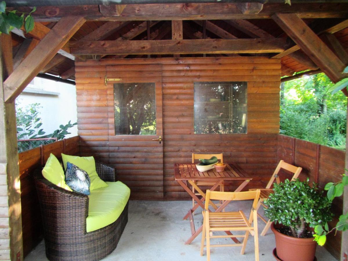 Bed and Breakfast Pod Orehi Postojna Exterior foto