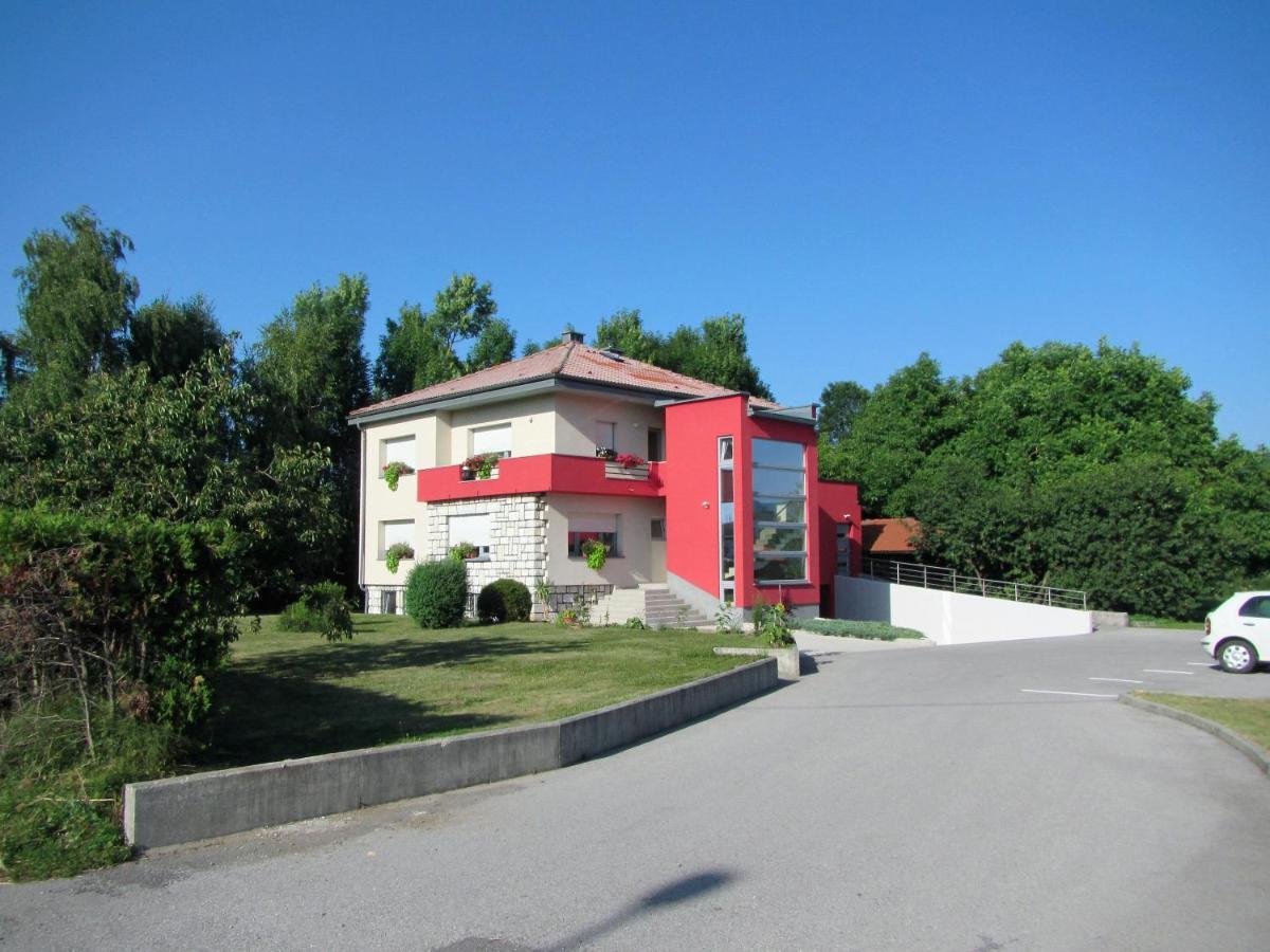 Bed and Breakfast Pod Orehi Postojna Exterior foto