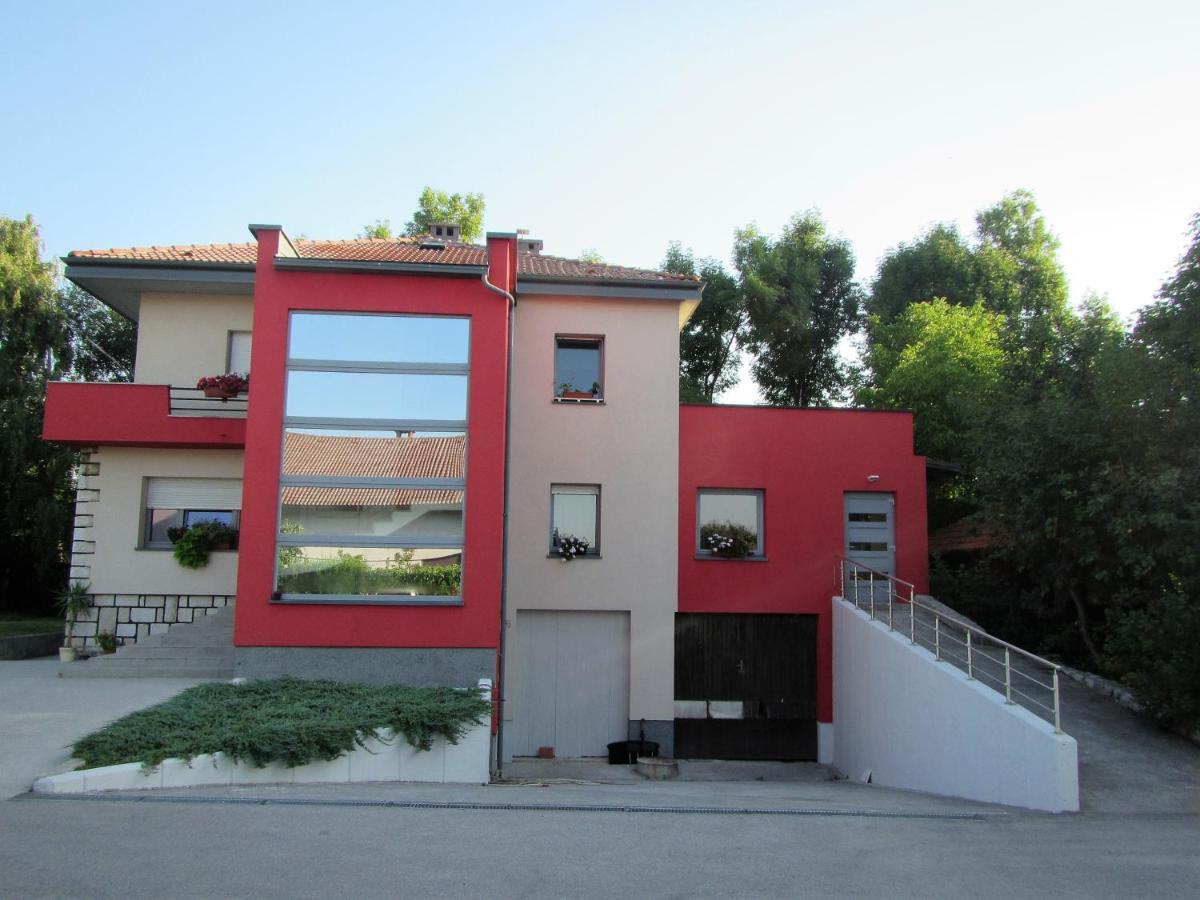 Bed and Breakfast Pod Orehi Postojna Exterior foto