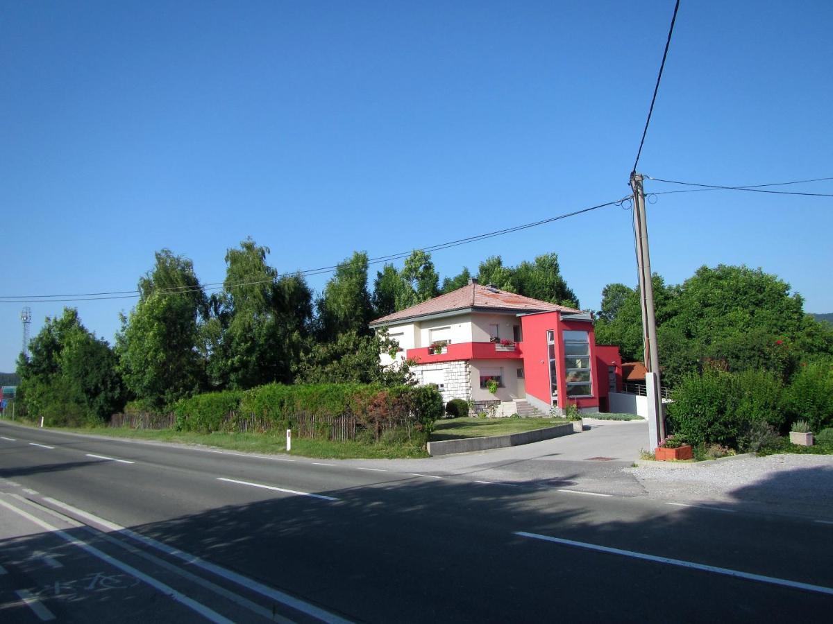 Bed and Breakfast Pod Orehi Postojna Exterior foto