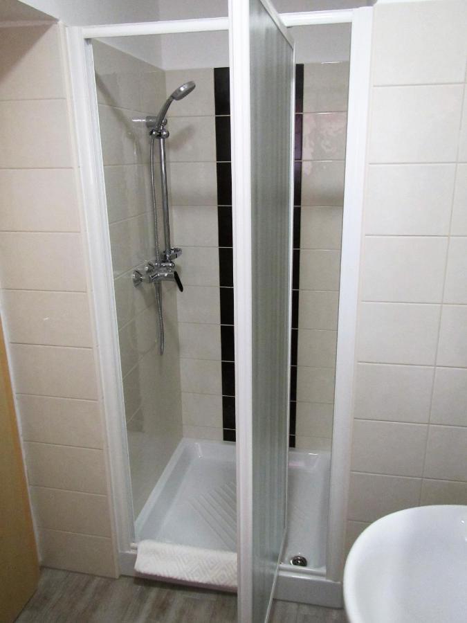 Bed and Breakfast Pod Orehi Postojna Exterior foto