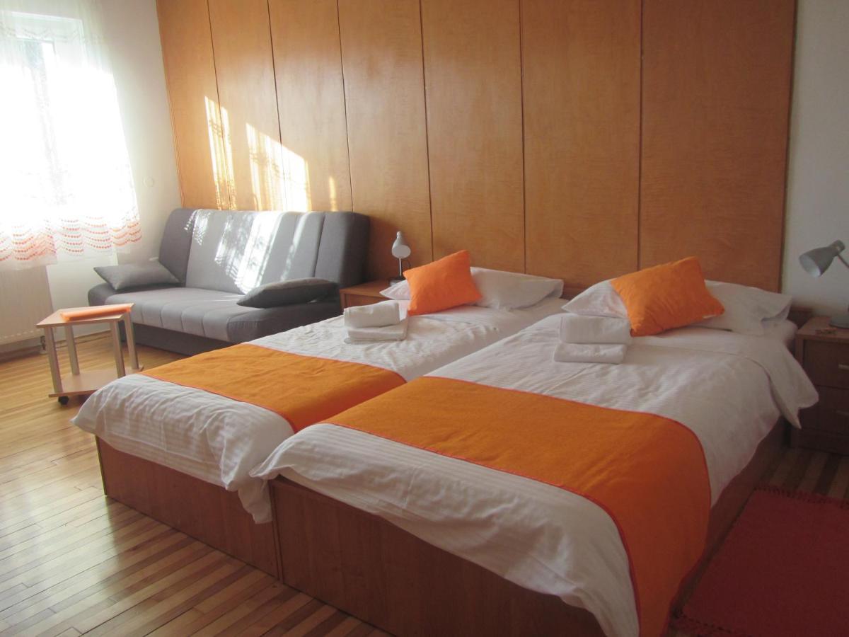Bed and Breakfast Pod Orehi Postojna Exterior foto