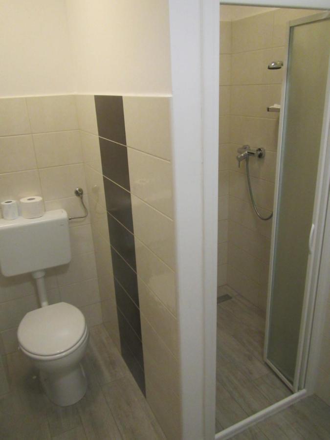 Bed and Breakfast Pod Orehi Postojna Exterior foto