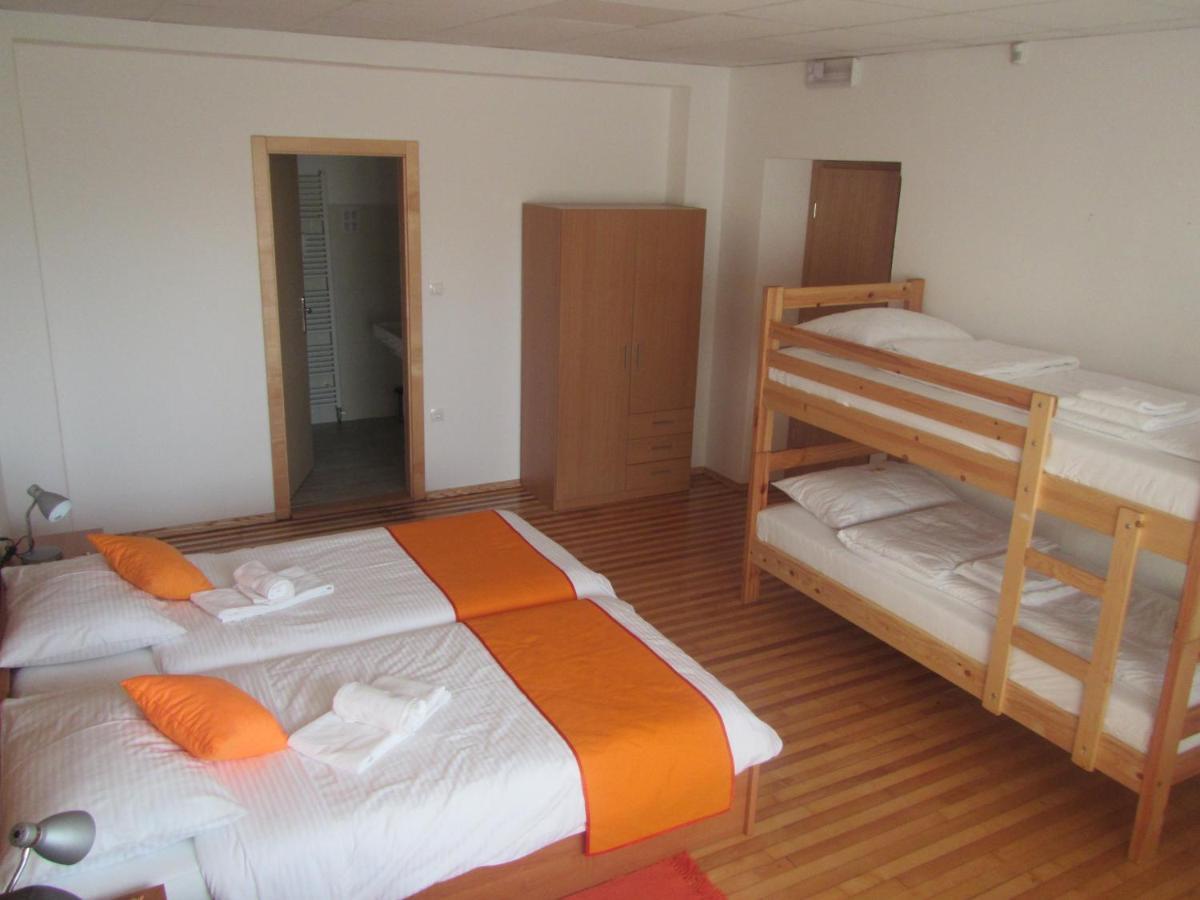 Bed and Breakfast Pod Orehi Postojna Exterior foto